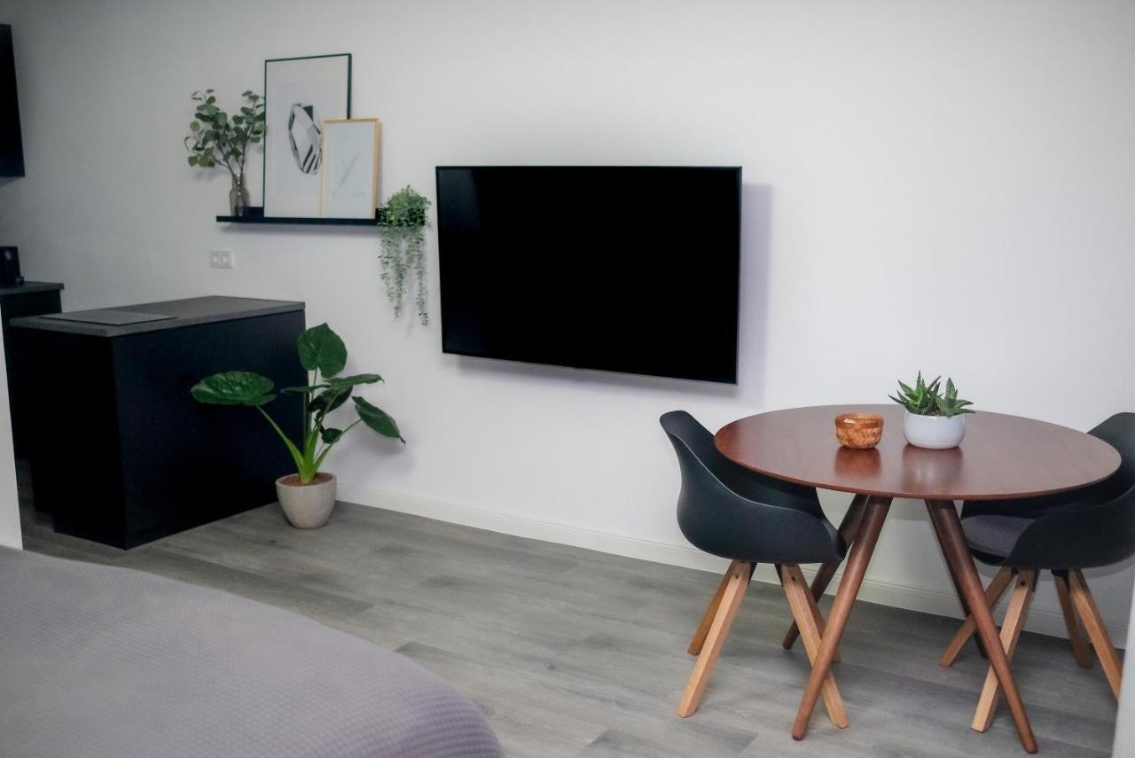 Port 1 - Exklusives City Apartment Бремерхафен Экстерьер фото